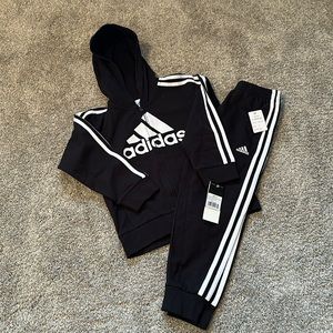 Boys size 6 Adidas sweatsuit